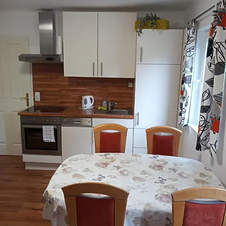 هاوس اشتينبريشير * هالشتات