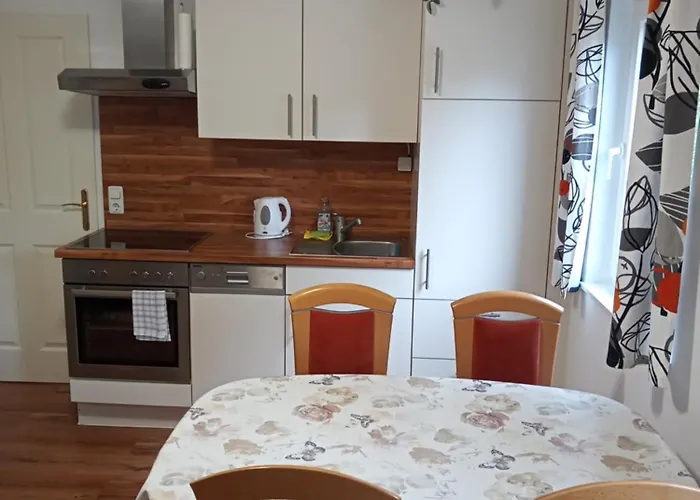 هاوس اشتينبريشير * هالشتات